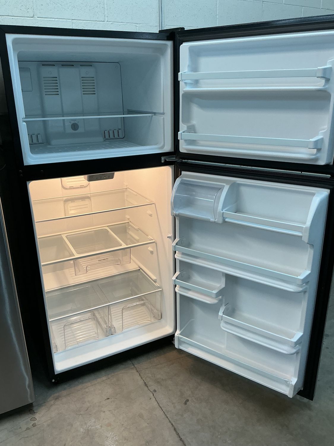 WHIRLPOOL FRIDGE WRT318FZDB02