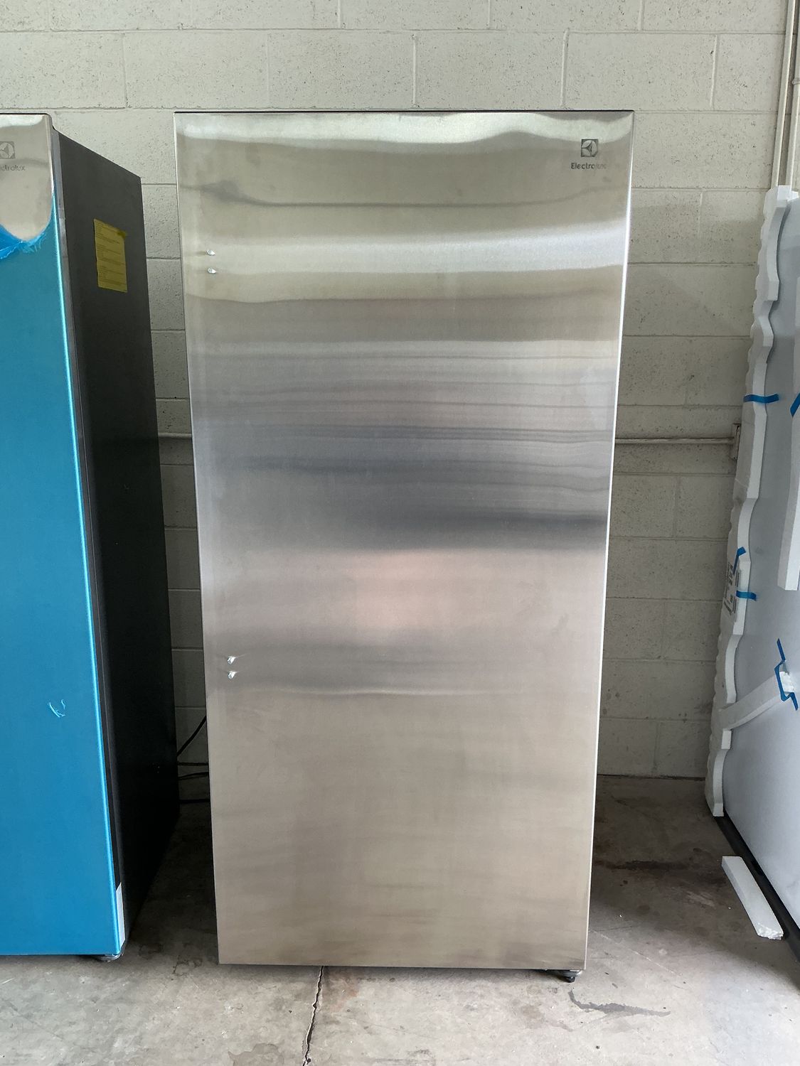 NEW 2025 ELECTROLUX REFRIGERATOR EI33AR80WS