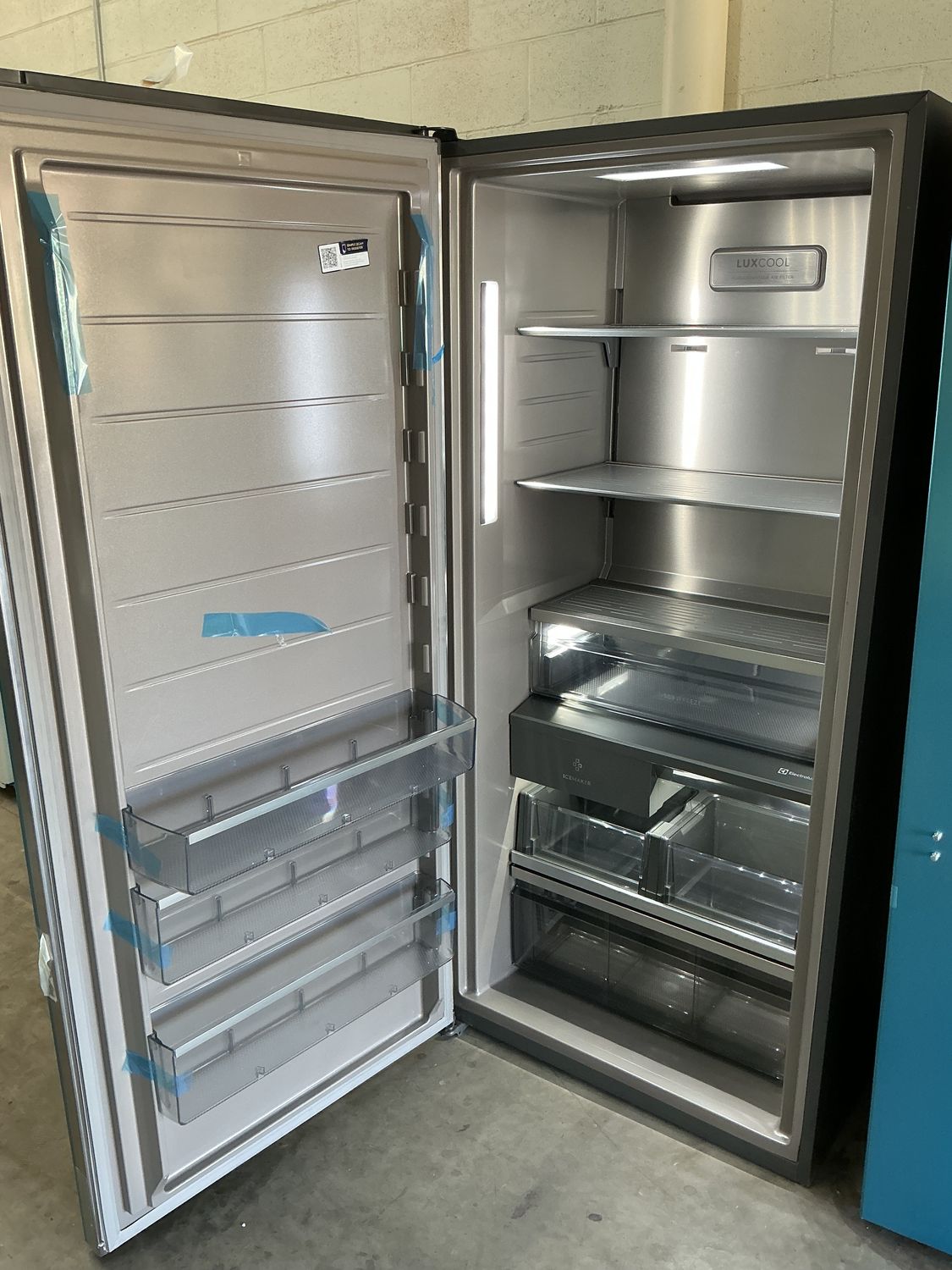 2025 ELECTROLUX FREEZER EI33AF80WS