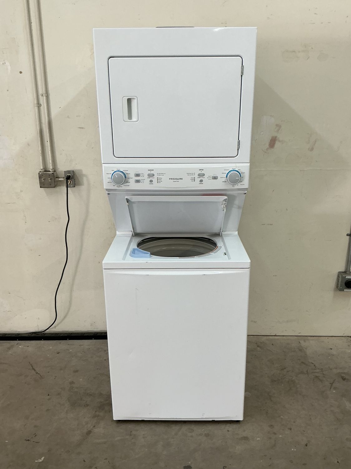 2023 Frigidaire Stack FLCE7522AW3