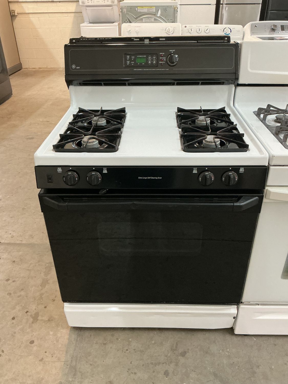 GE STOVE JGBP26BEW1WH