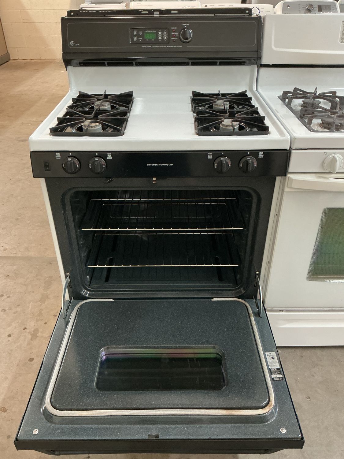 GE STOVE JGBP26BEW1WH