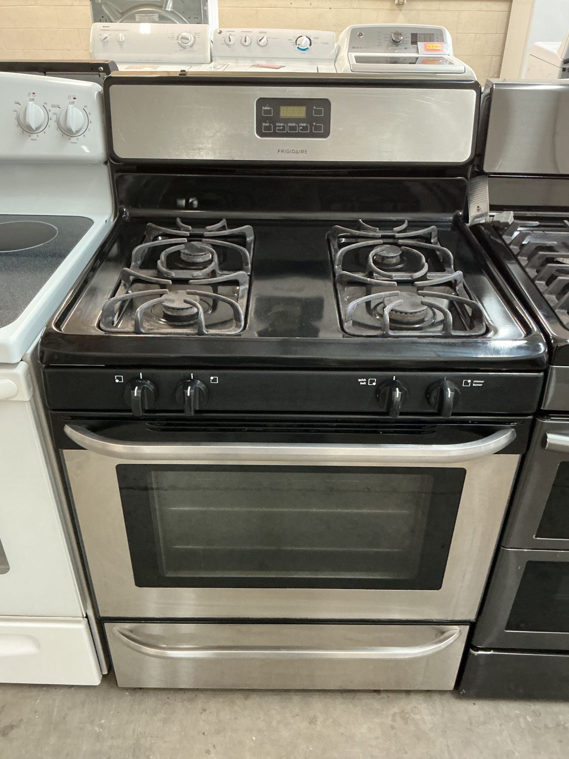 FRIGIDAIRE STOVE FFGF3047LSF