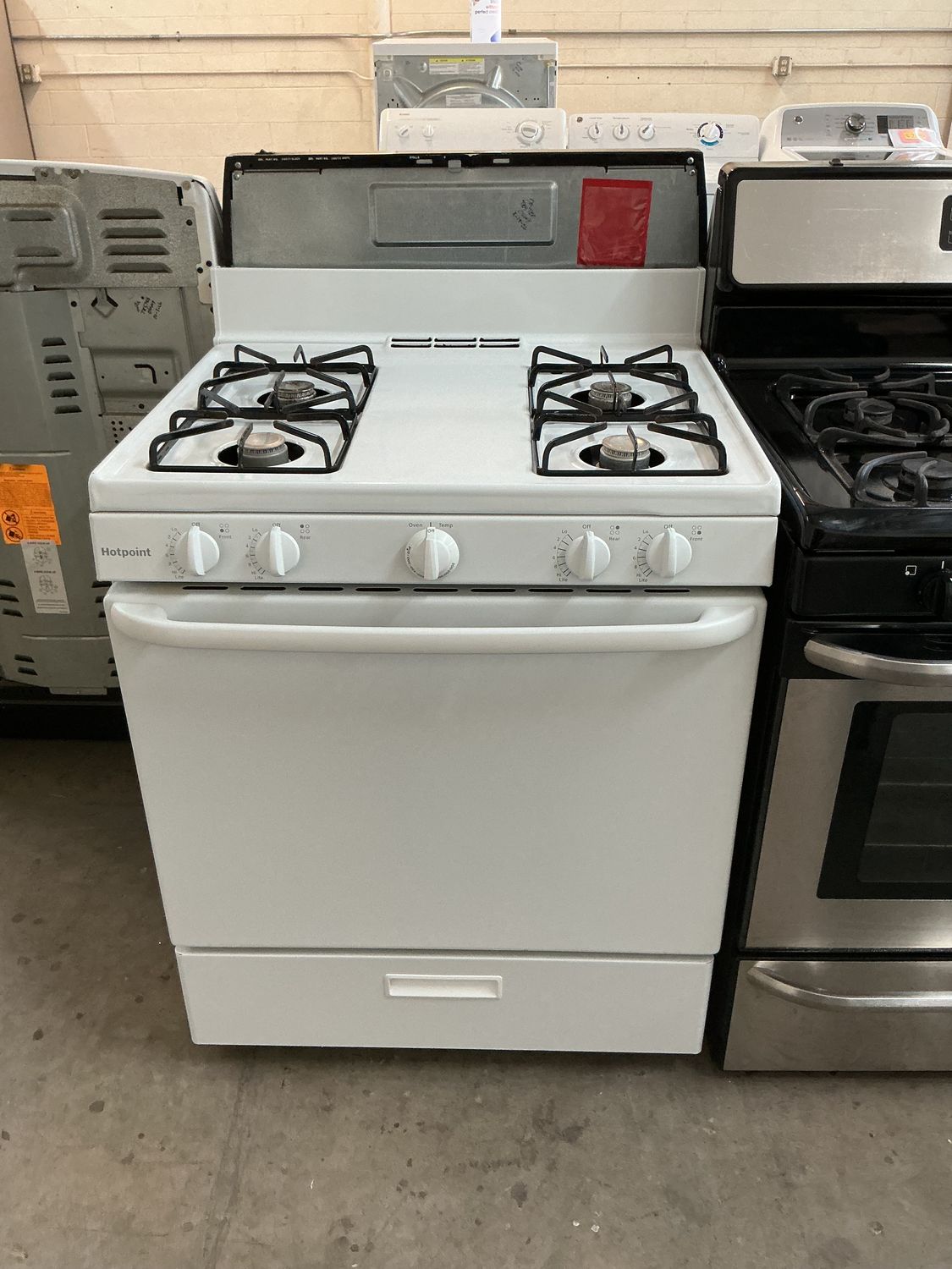 HOTPOINT STOVE RGBS100DM1WW