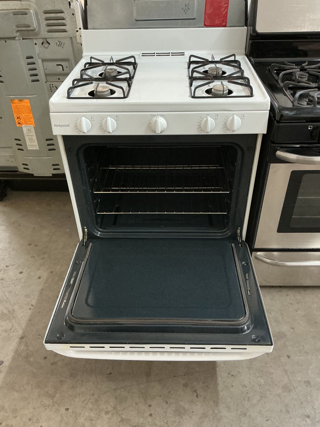 HOTPOINT STOVE RGBS100DM1WW