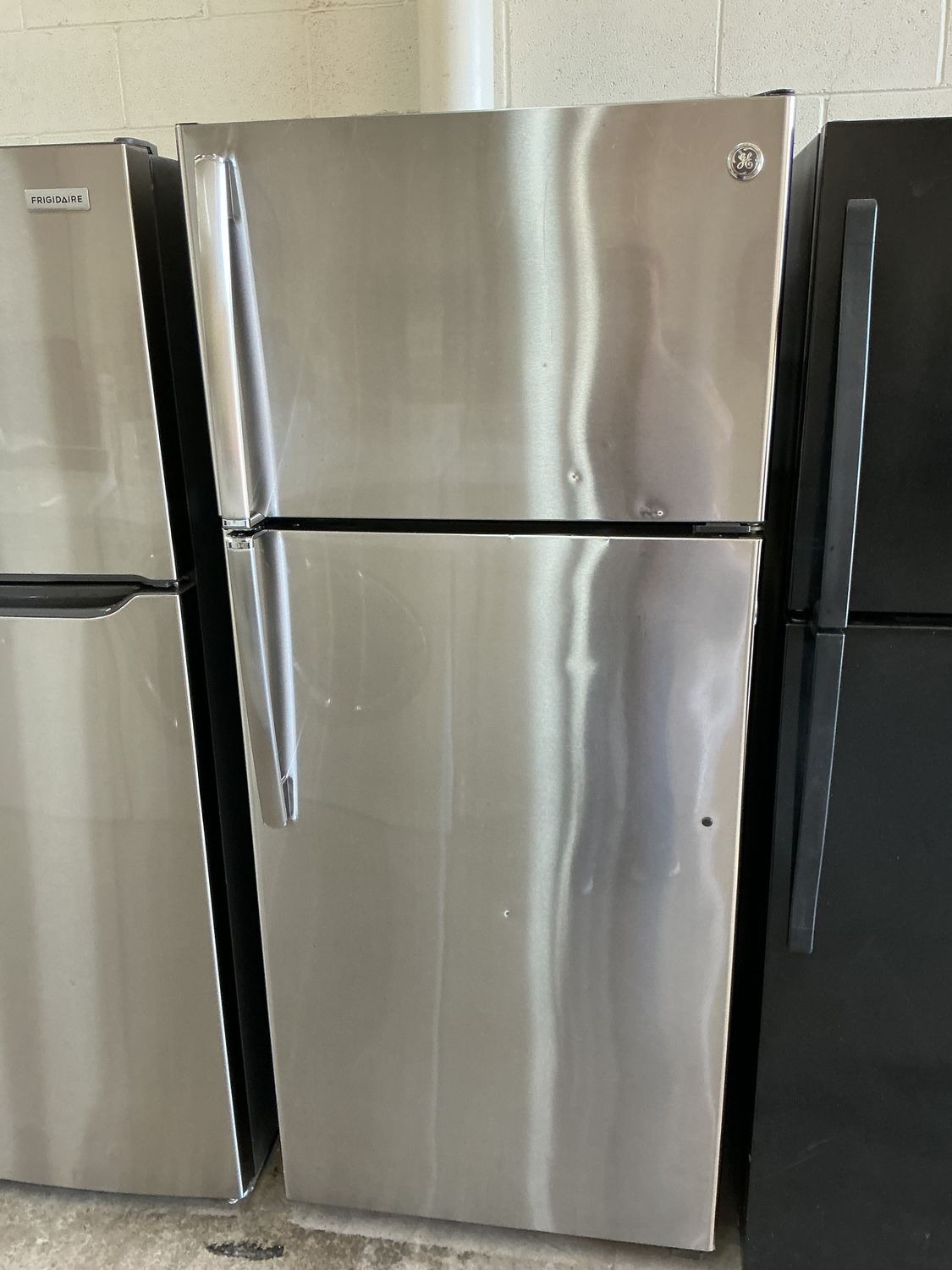 GE Fridge GIE18GSHBRSS
