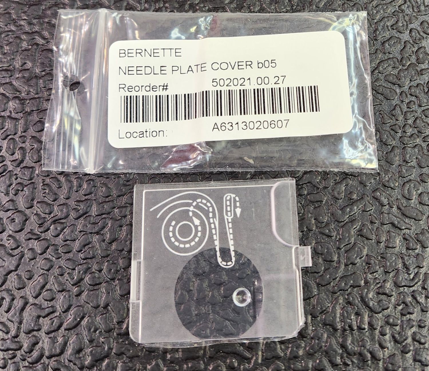 Bernette B05 Needle Plate Bobbin Cover