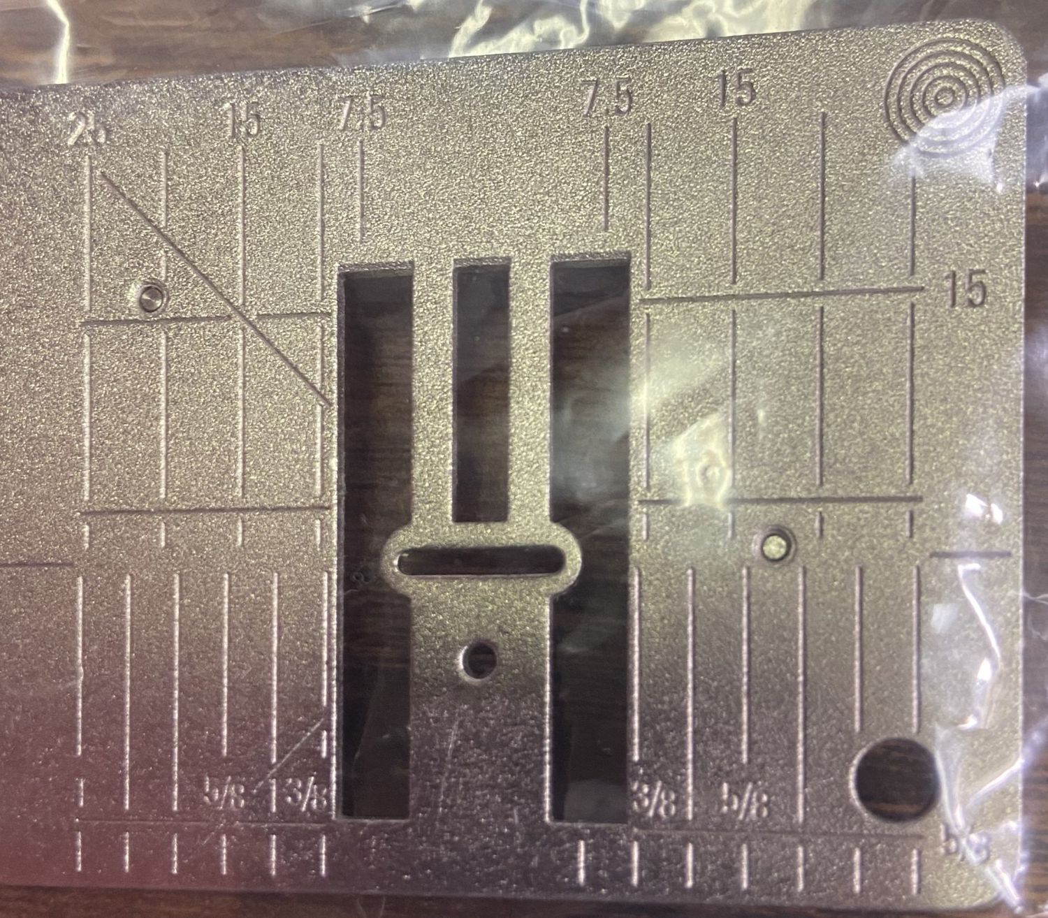 BERNINA 8 Series 9 mm Zigzag plate