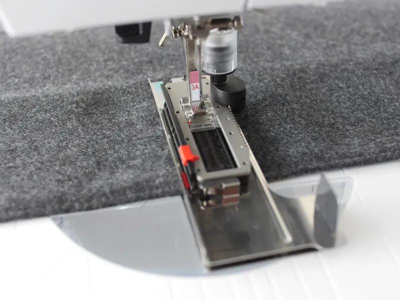 BERNINA Fabric-feeding Aid / Buttonhole Compensation Plate