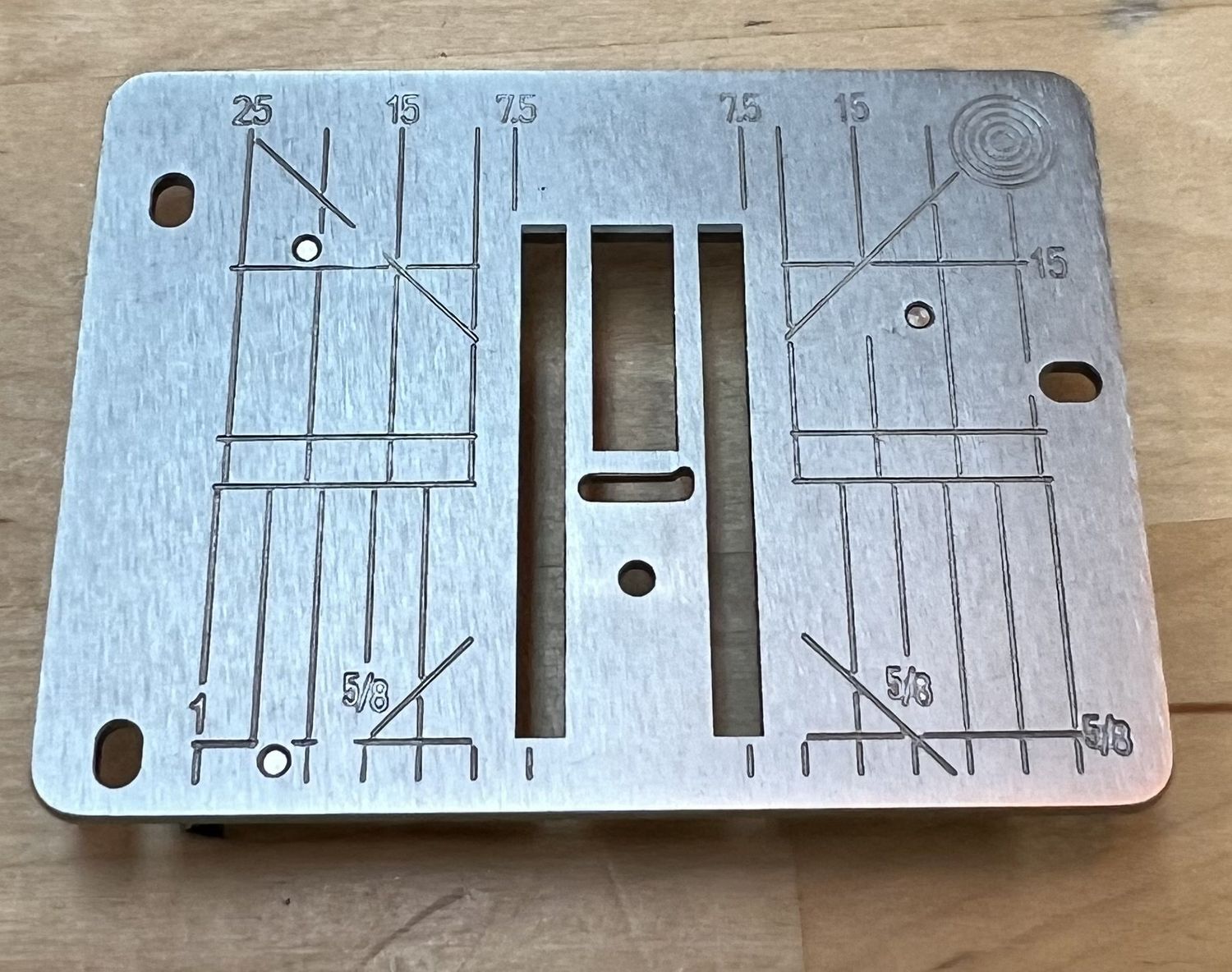 BERNINA 5.5 mm ZigZag Plate 435 475 535 720 735