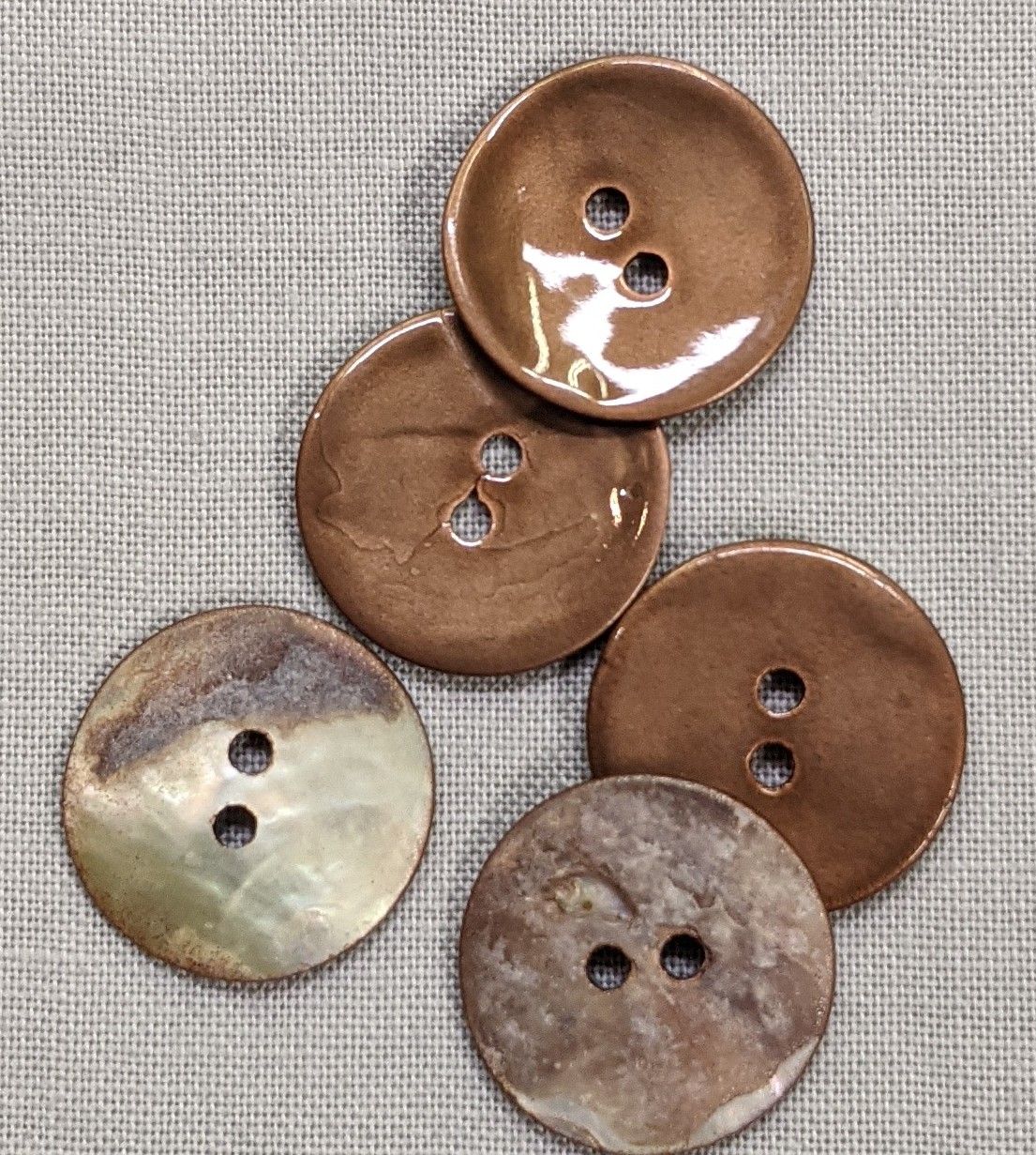 Italian 3/4" Lt Brown Pearl Buttons
