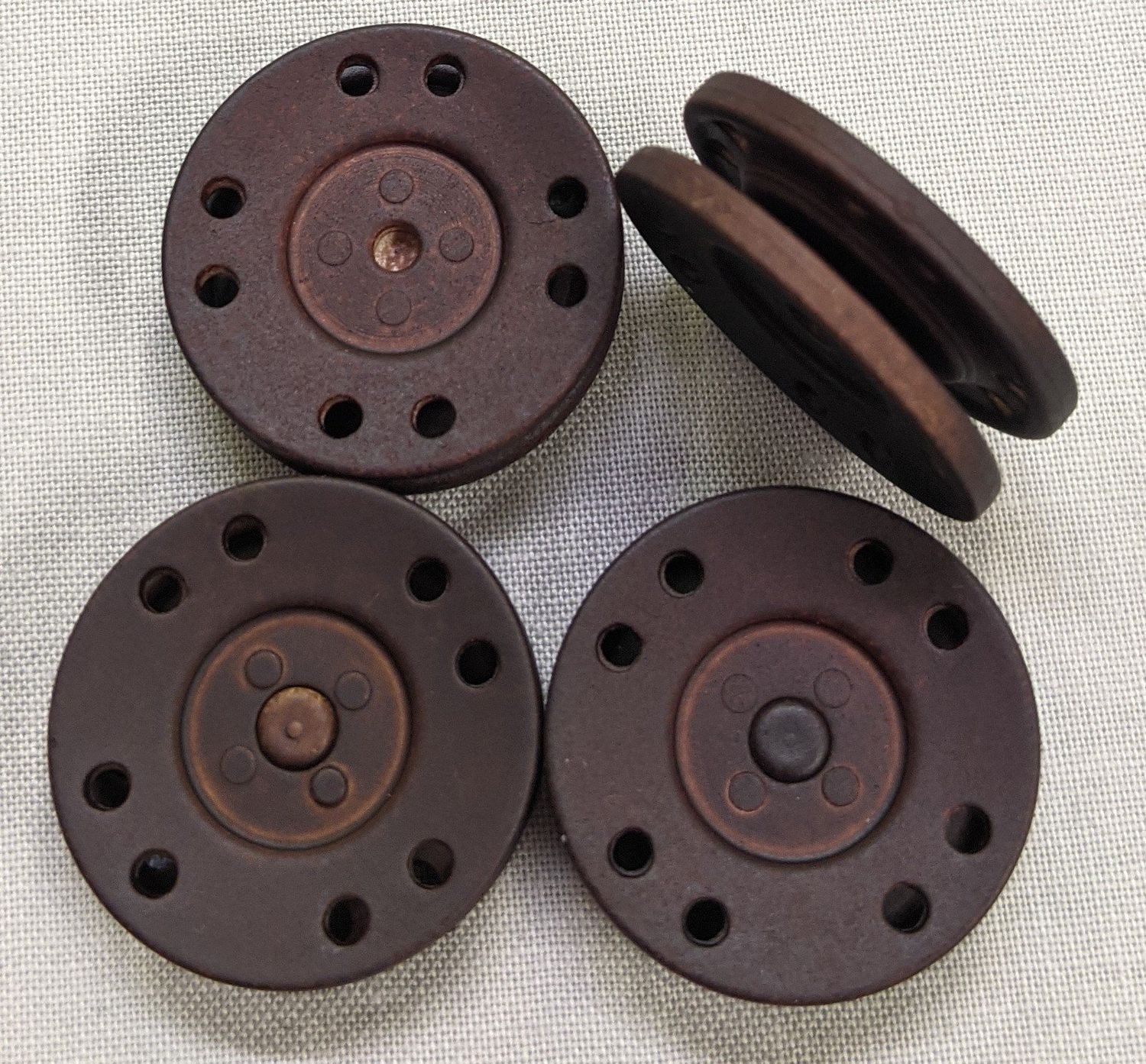 Italian Large Snaps Brown