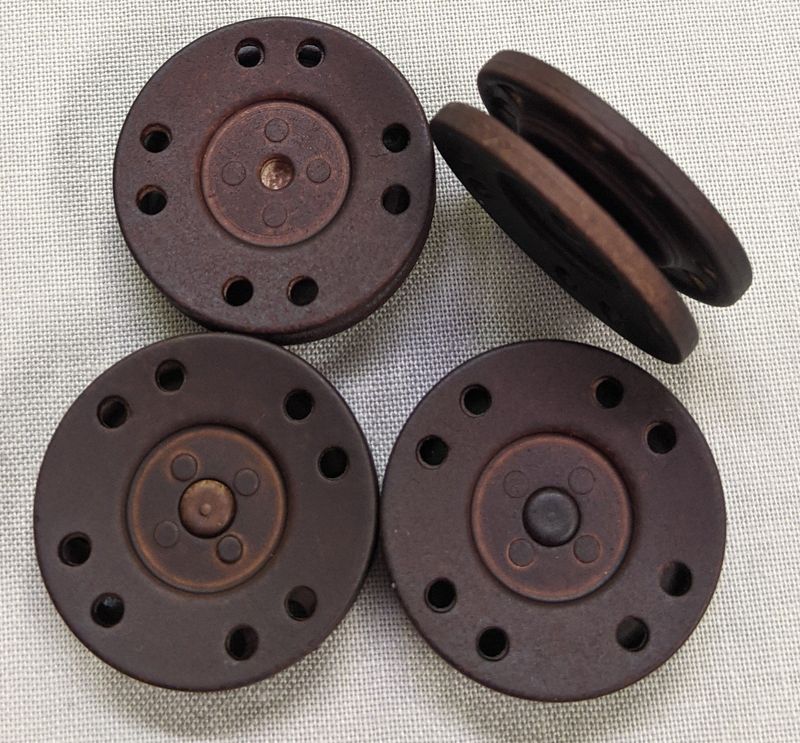 Italian Large Snaps Brown