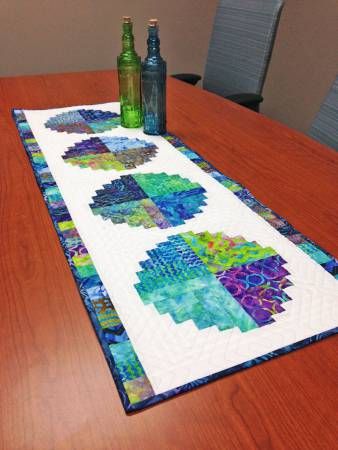 Quilt Pattern: Cut Loose Press Roundabout Log Cabin Quilt Pattern