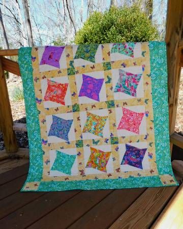 Quilt Pattern: Cut Loose Swirl N Twirl 40" x 50"