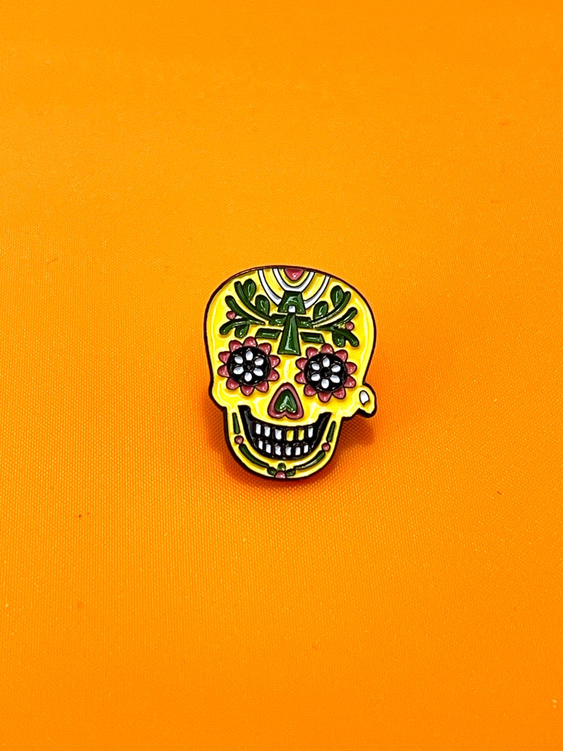 Sugar Skull Lapel 1inch Metal Enamel Pin. Mexican Día de Muertos Calavera, Calaca
