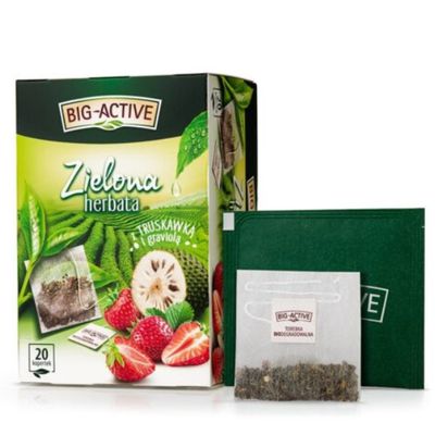 Green tea with strawberry and graviola