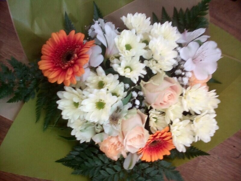 Wrap of mixed flowers