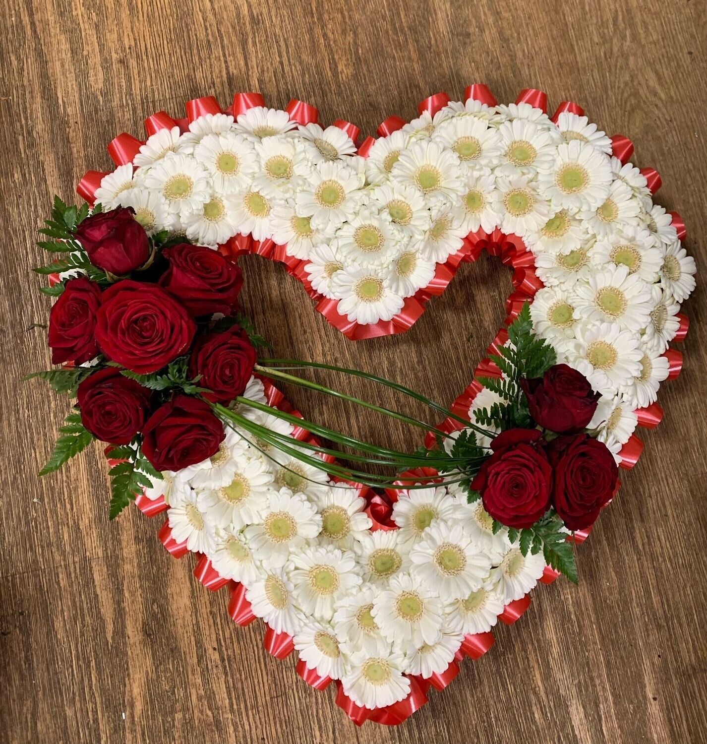 Open heart based in gerberas