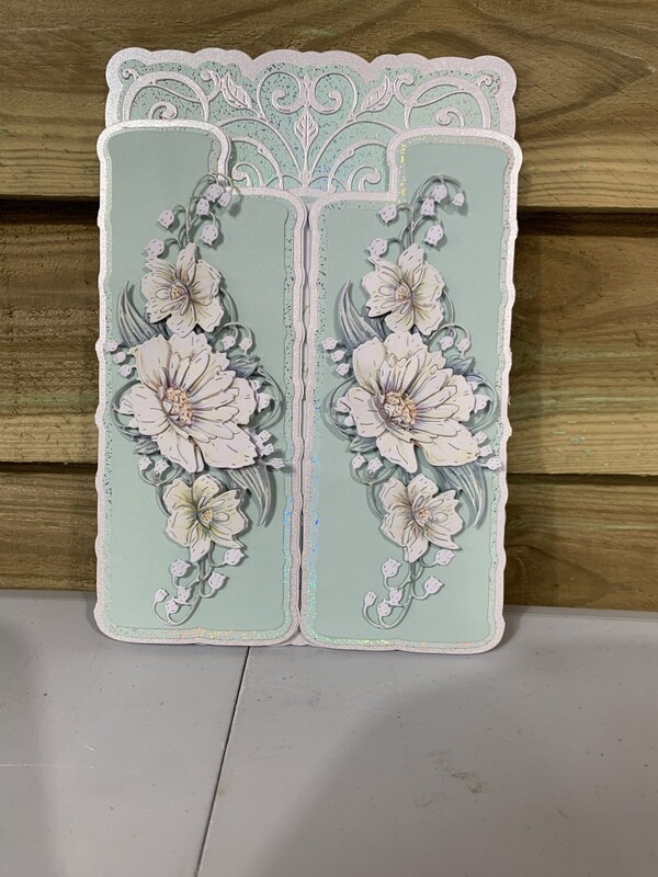 Gate fold daisy card