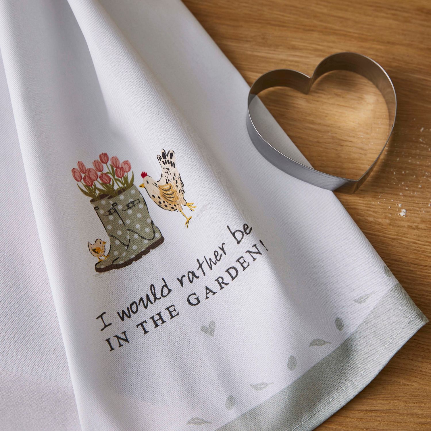 COOKSMART Hen House Lane - Tea Towel &amp; Cookie Cutter Set