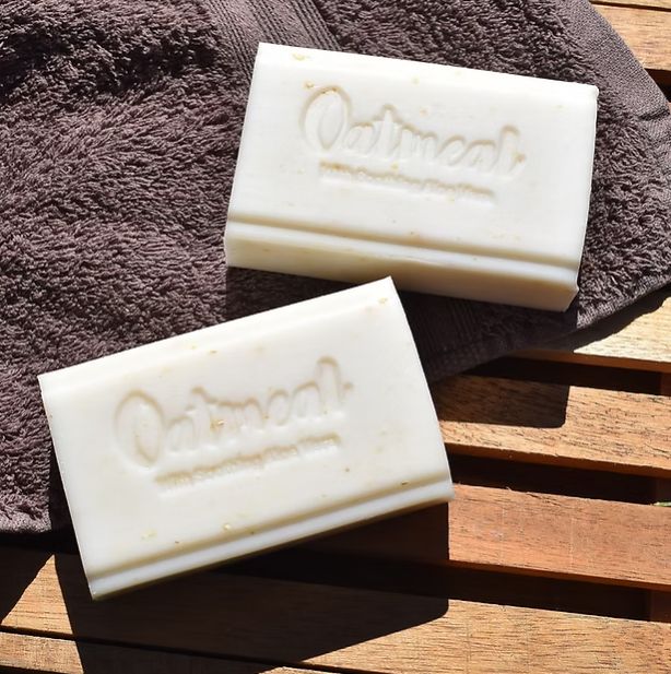 CLOVER FIELDS Oatmeal &amp; Aloe Vera Soap