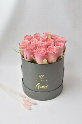 Medium Bucket (12 Roses) Medium Bucket (12 Roses)