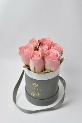Small Bucket (7 Roses) Small Bucket (7 Roses)