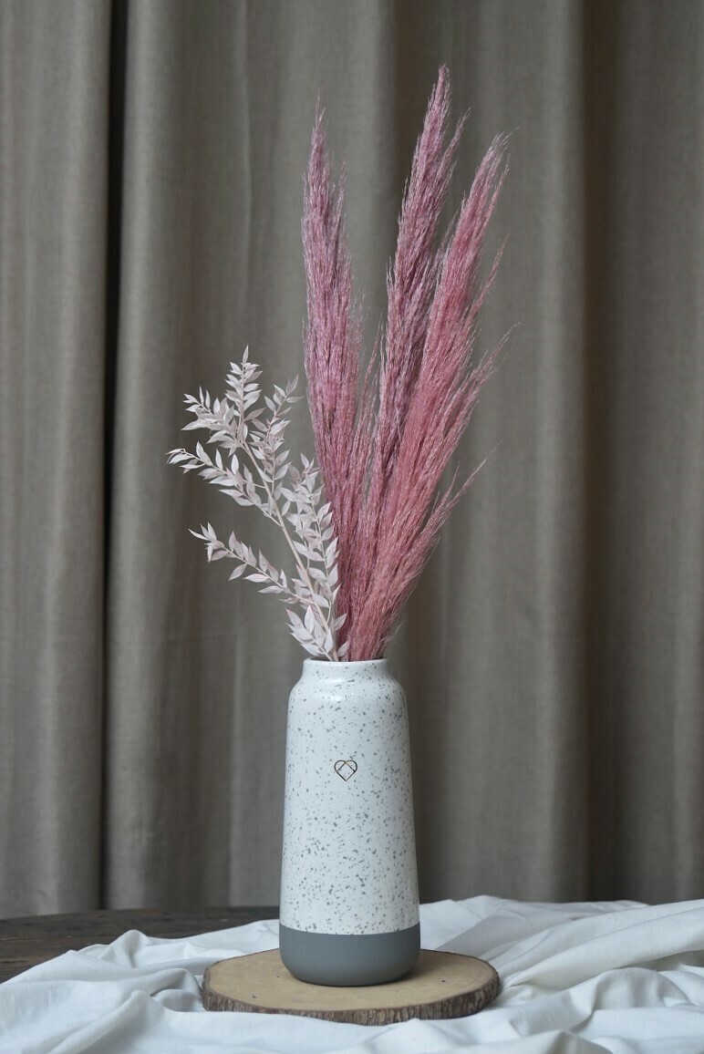 Minimalist Bunch (Imported Pampas) Minimalist Bunch (Imported Pampas)