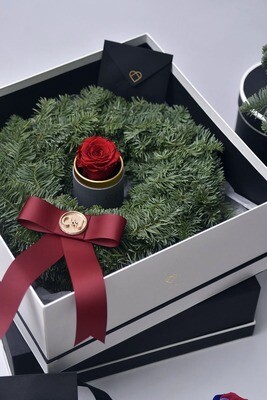 Fresh Pine Wreath with Preserved Rose Capsule Fresh Pine Wreath with Preserved Rose Capsule