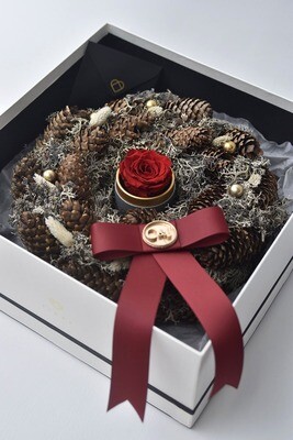 Dried Pinecone Wreath with Preserved Rose Capsule Dried Pinecone Wreath with Preserved Rose Capsule