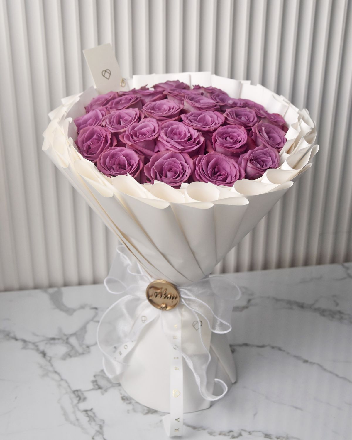 Twirl Bouquet: Isabella