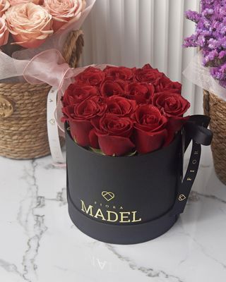 Classic Bucket Medium: Roses 12