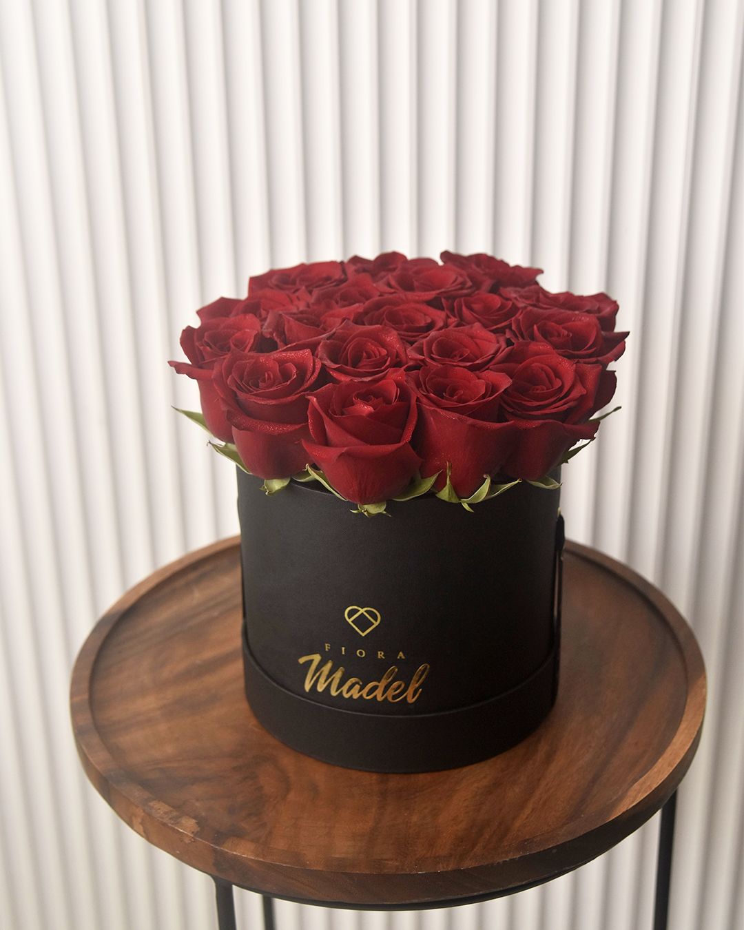Classic Bucket Medium: Roses 18