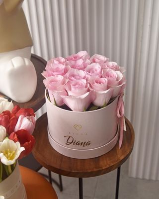 Classic Bucket Medium: Roses 12