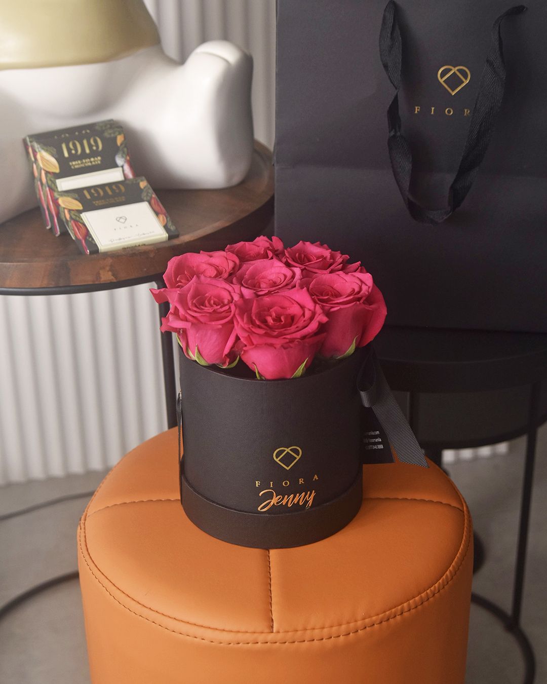 Classic Bucket Small: Roses