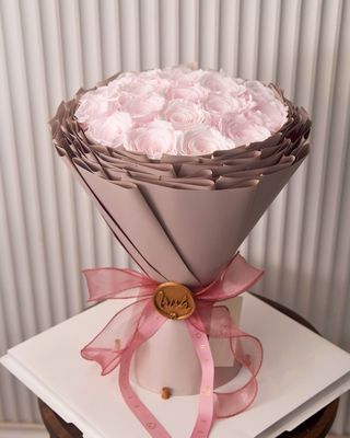 ForeverFiora Twirl Bouquet (Midi)