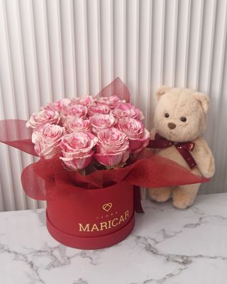 Scarlet Bucket: Roses 12