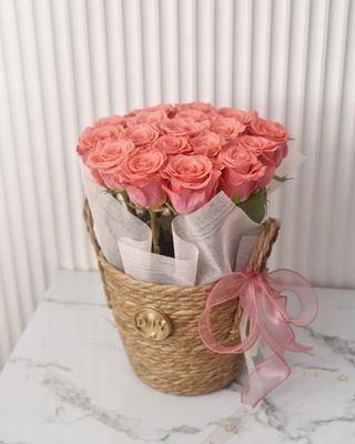 Flowerbasket Medium: Rosabella