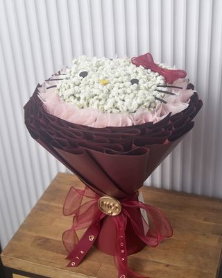 Twirl Bouquet Midi: Hello Kitty