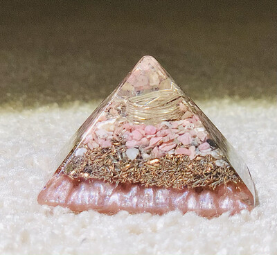 Pyramide “ La Rassurante ” : Amour - Sécurité intérieure - Apaisement  + Formation Visio