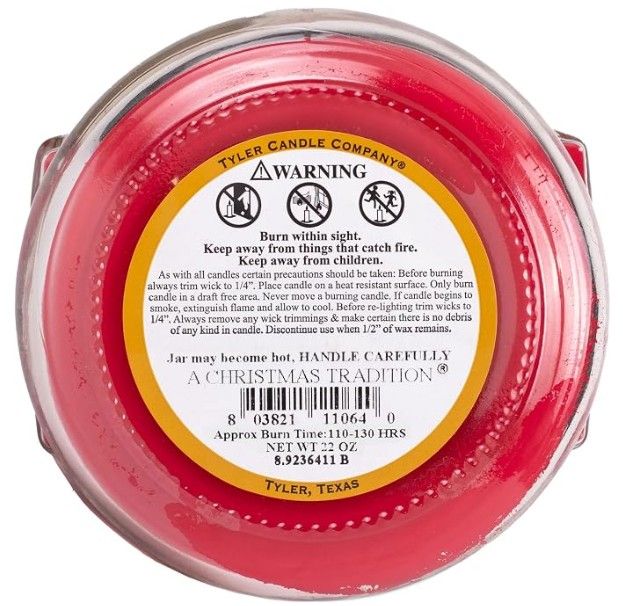 22 OZ A CHRISTMAS TRADITION CANDLE