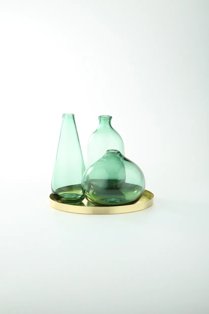 GLASS BOTTLE VASES WITH TRAY