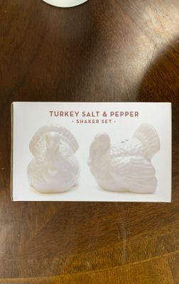 Turkey salt and pepper shakers set