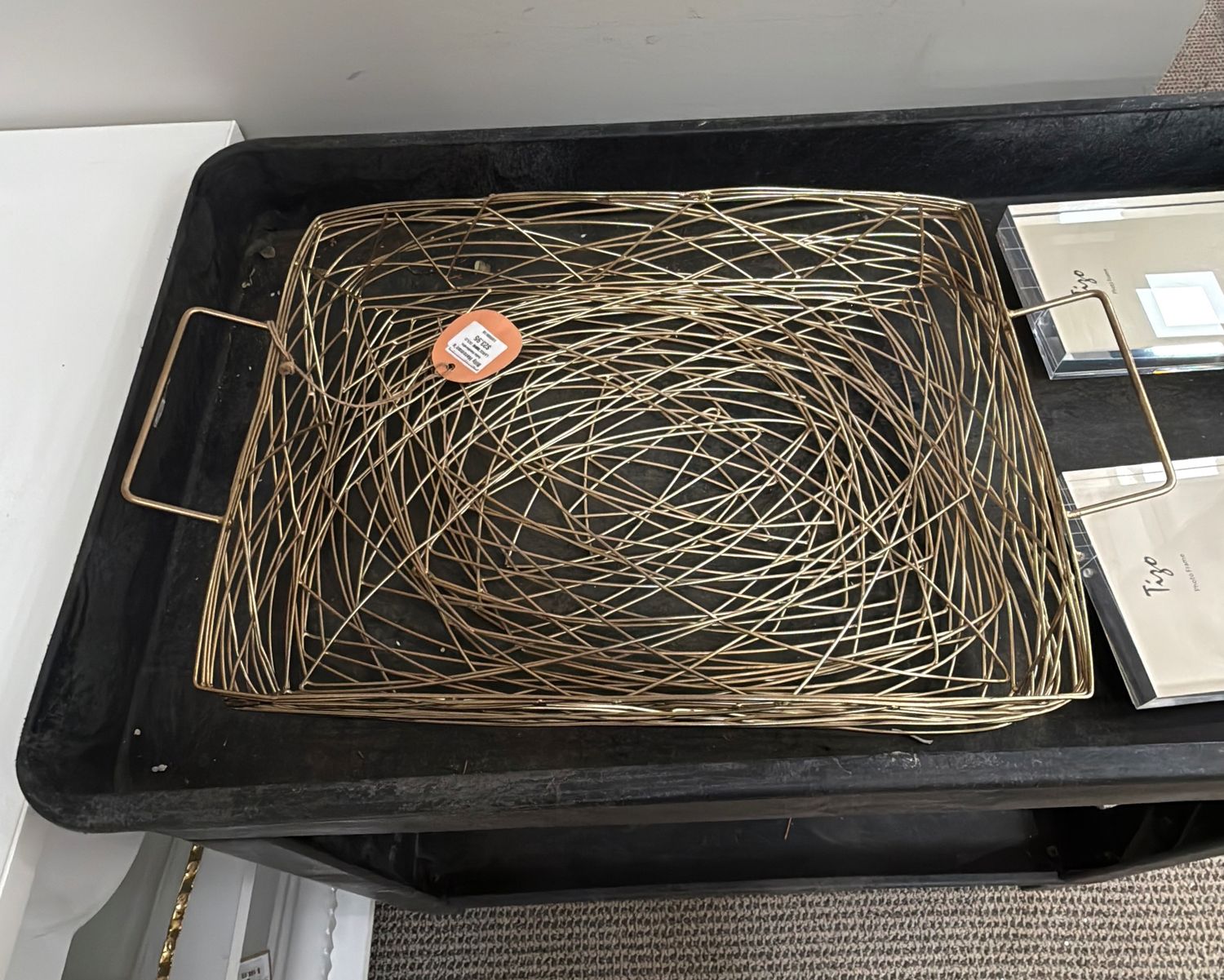 LARGE WIRE GOLD TRAY