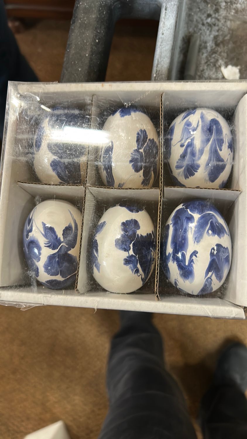 Blue and white egg set