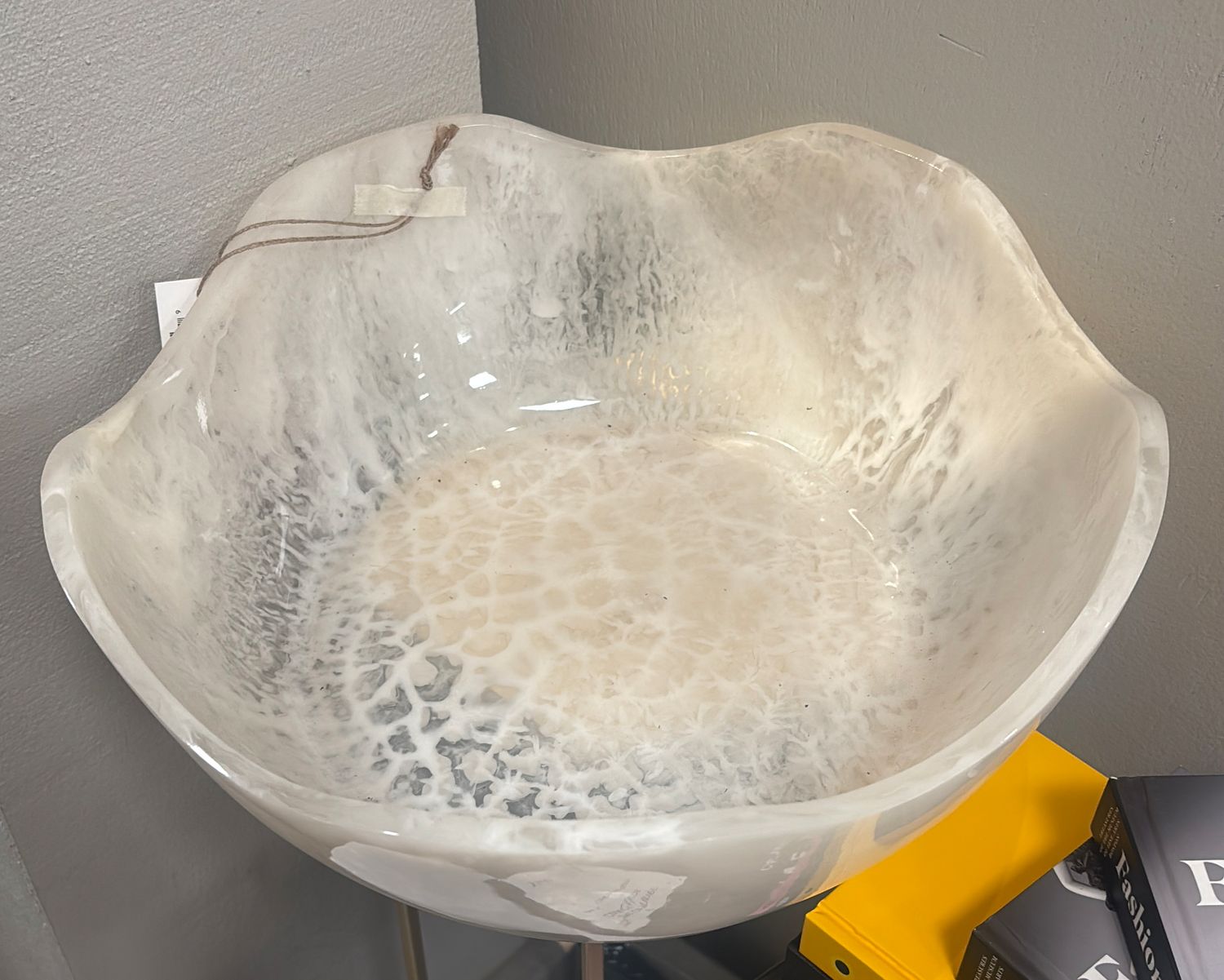 WHITE PLASTIC CENTERPIECE BOWL