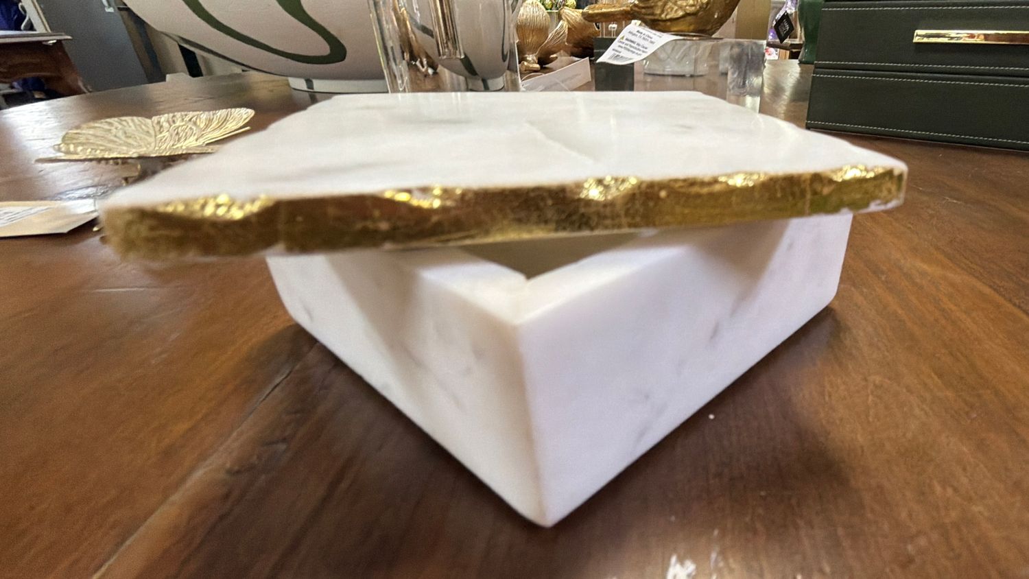 SQUARE BOX W/ GOLD TRIMMED LID LG.