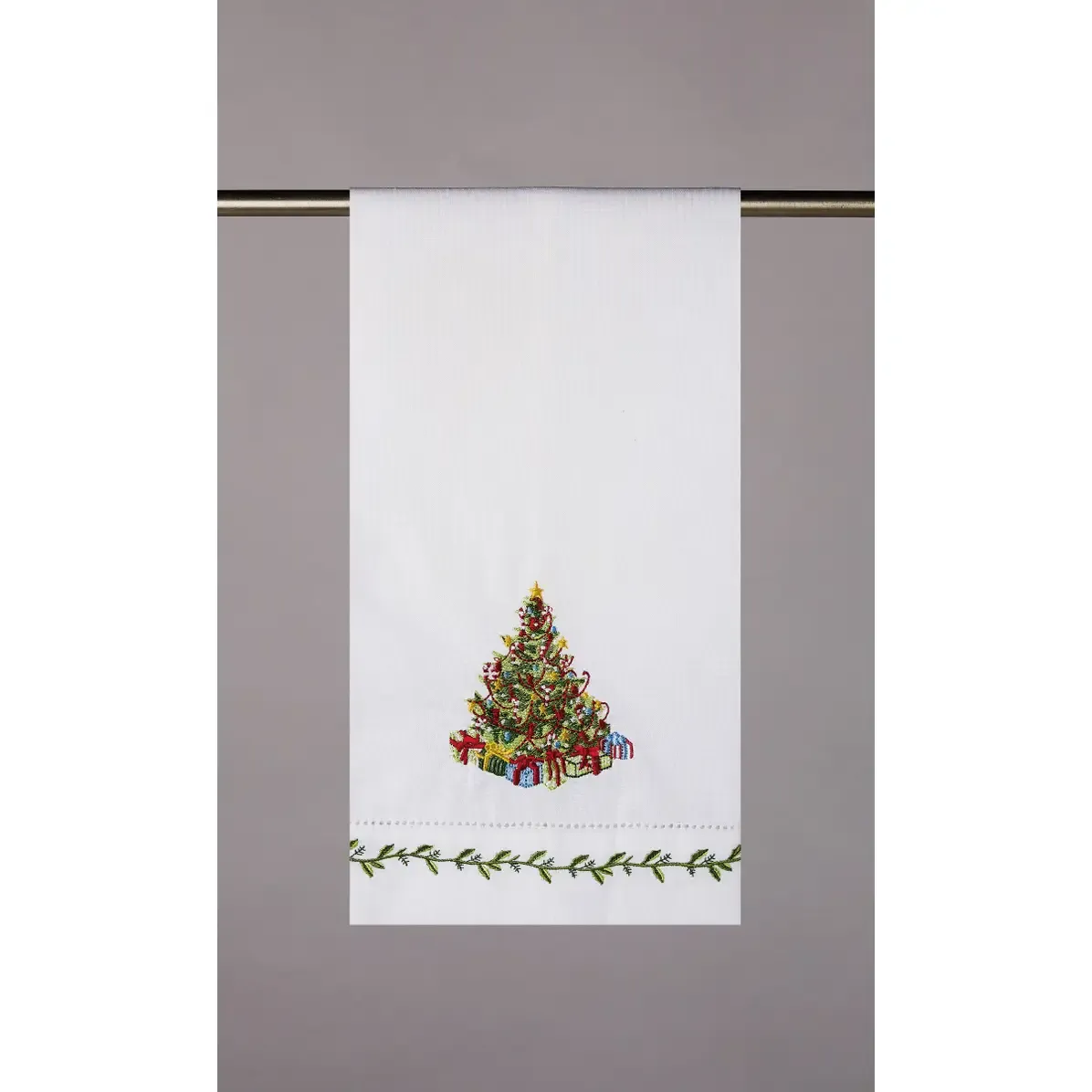 TREE W/ PRESENTS GUEST TOWEL