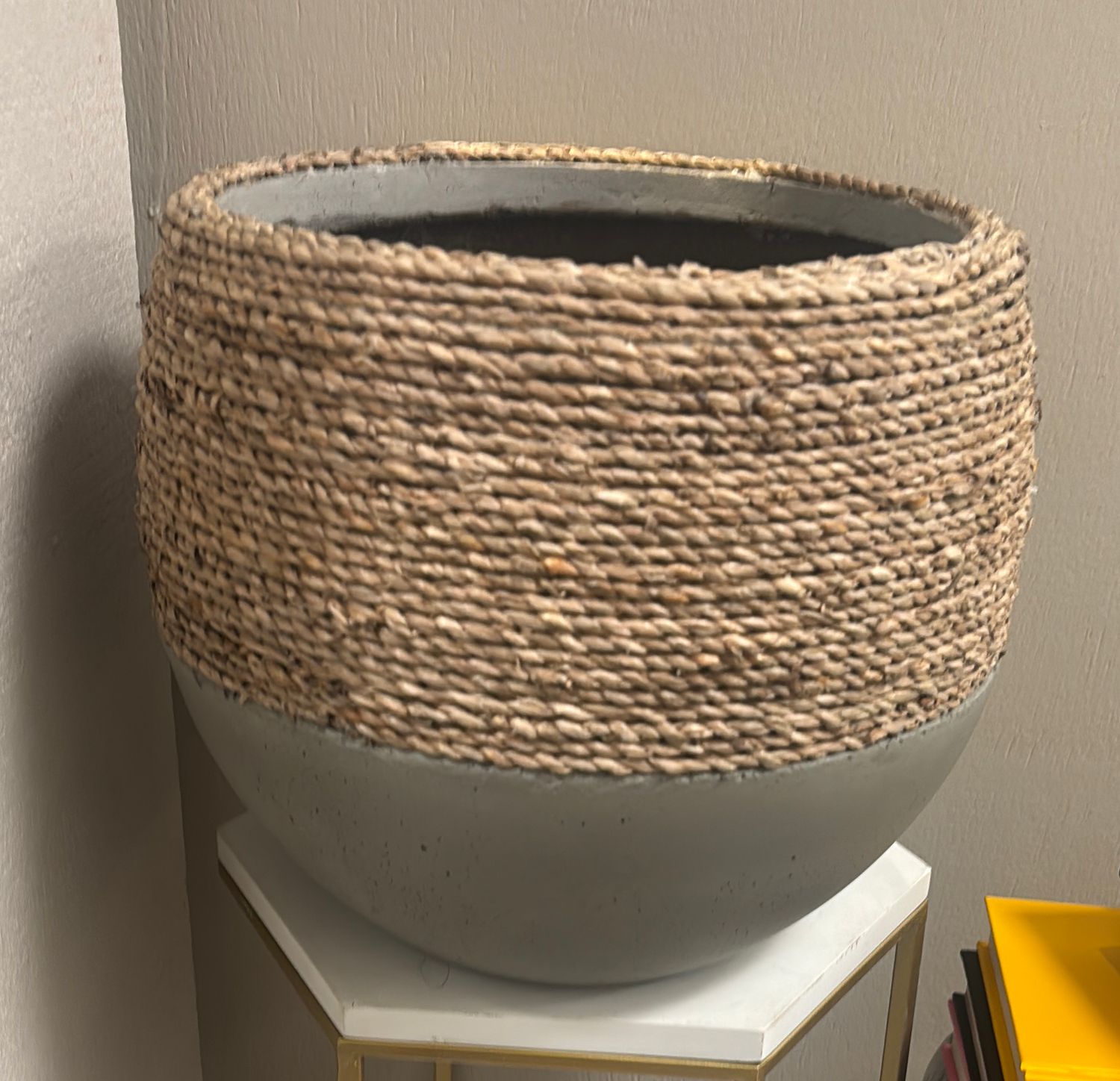GRAY POT WITH ROPE DESIGN